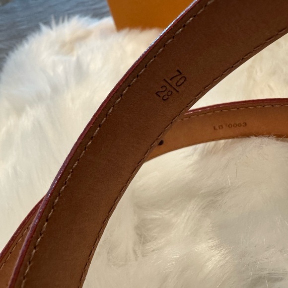 Louis Vuitton Gold Belt Luxurious Accessory - Picture 6 of 8